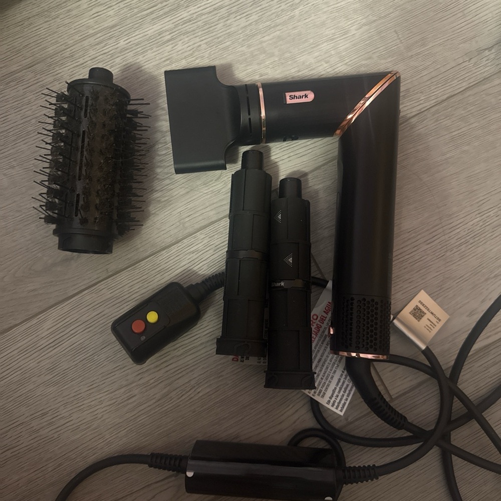 Shark Black Hair Dryer with Attachments